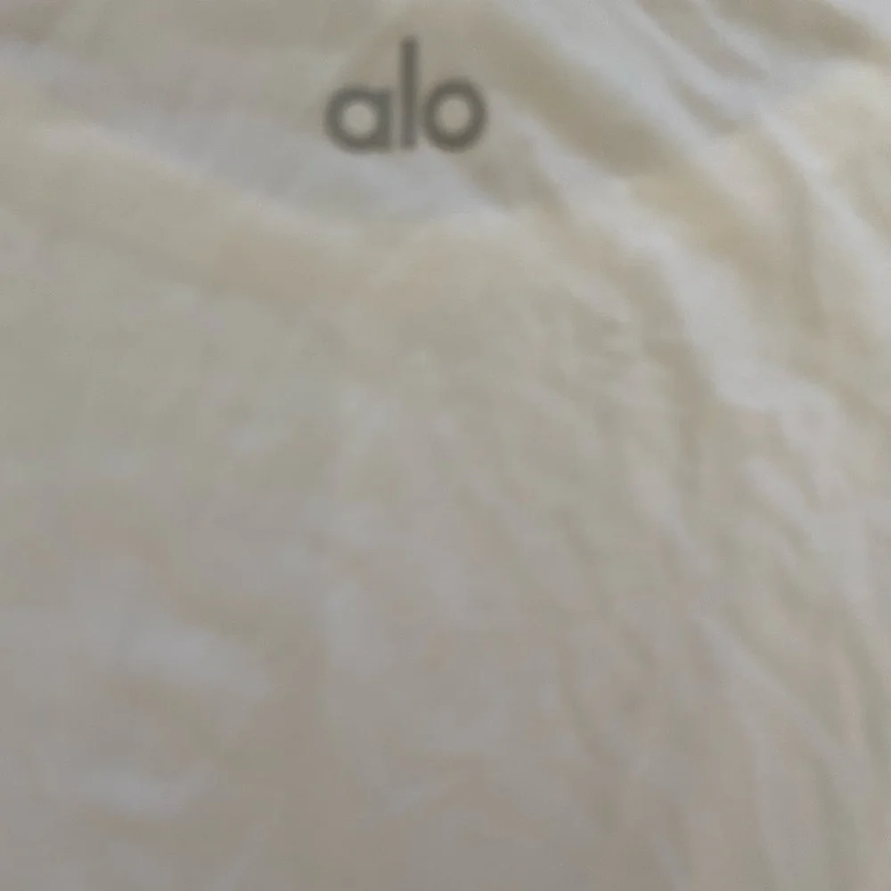 ALO Yoga Cover Twisted front Women's White tank size S, missing tag